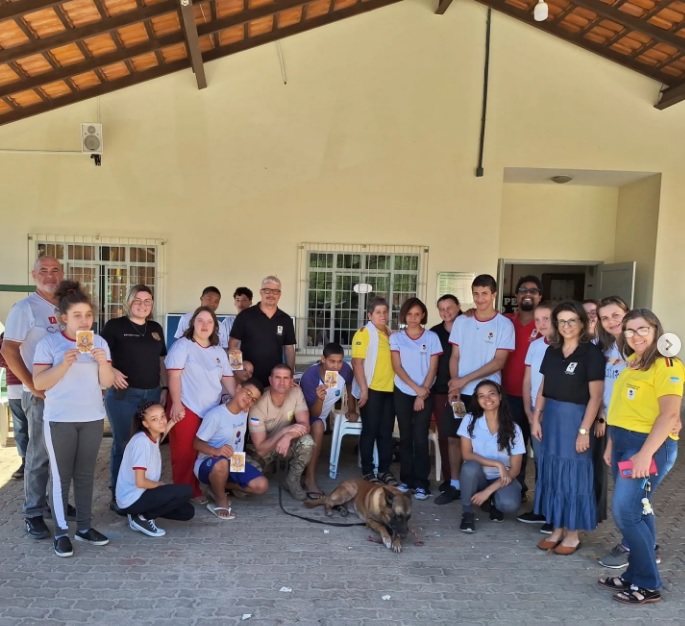 Agentes Caninos nas Escolas