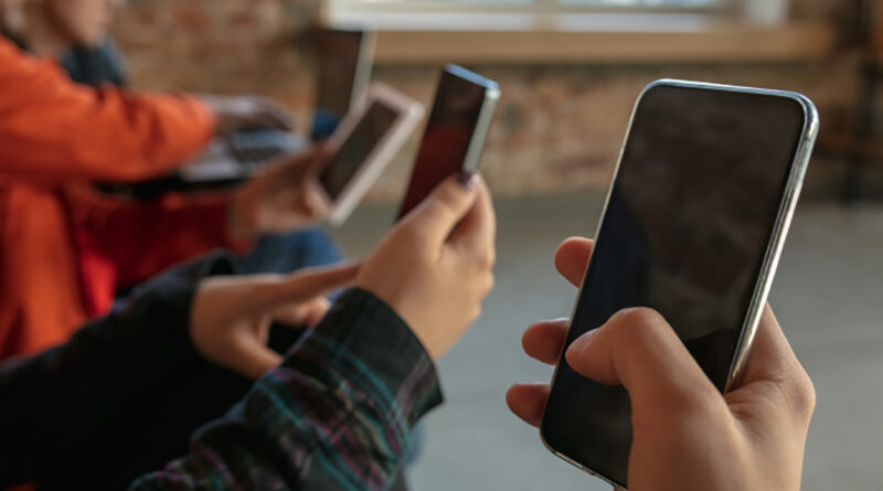 Lei que restringe uso de celular em escolas está em vigor